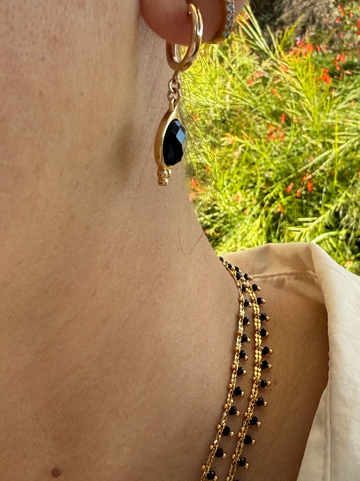 עגילי תומר | חישוק ותליון אבן ספינל