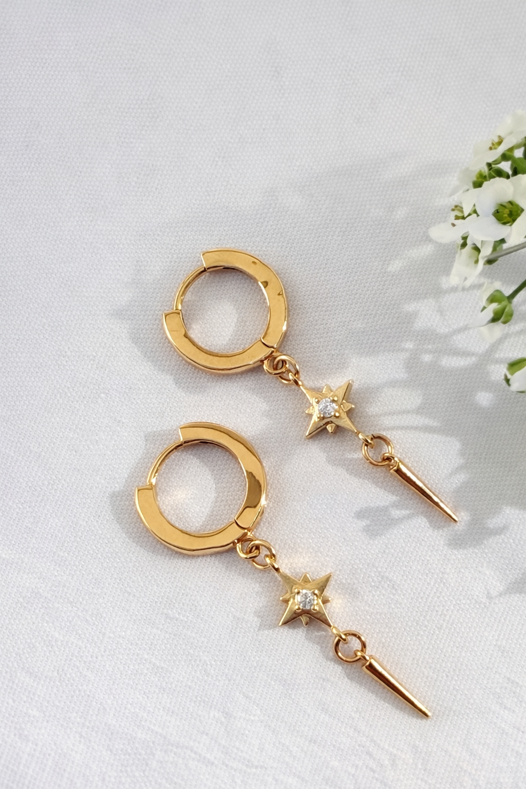 עגילי סהר זהב |  כוכב משובץ ושפיץ