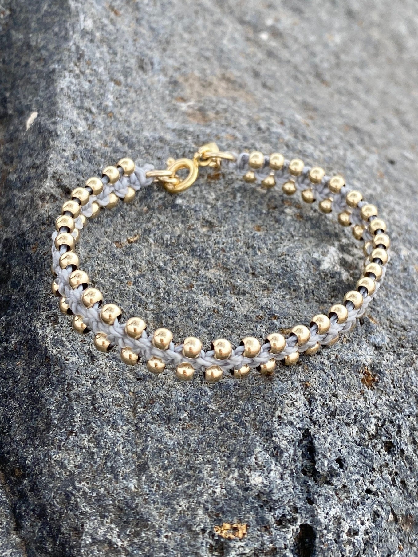 צמיד  פז | מקרמה אפור