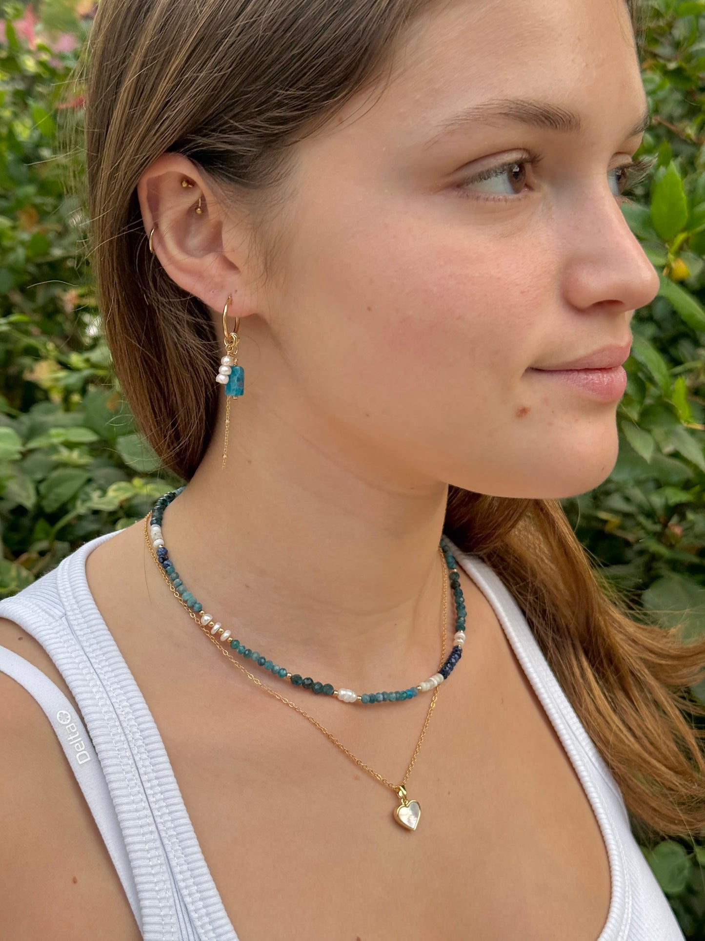 עגילי מיה | עגילי חישוק שלושה תליונים- אפטייט כחול