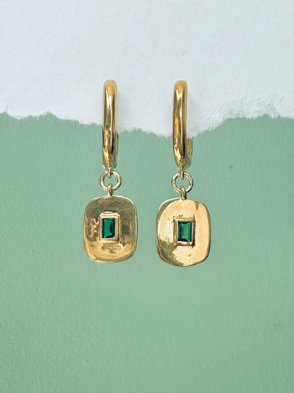 עגילי טליה | עגילי חישוק מלבניים שיבוץ ירוק