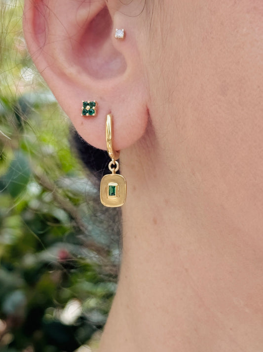 עגילי טליה | עגילי חישוק מלבניים שיבוץ ירוק