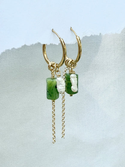 עגילי מיה | עגילי חישוק שלושה תליונים- ג'ייד ירוק