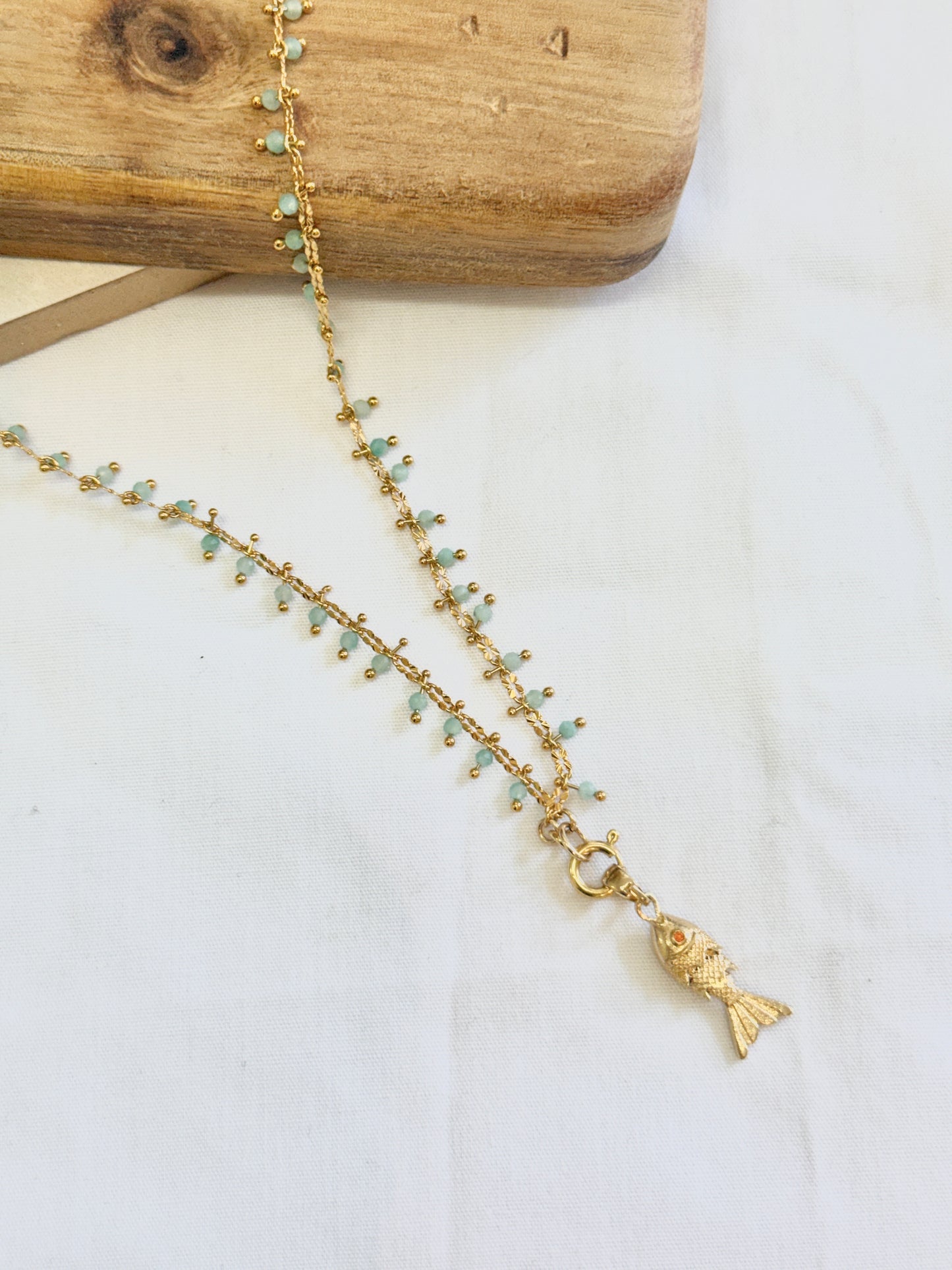 שרשרת סתיו | תליון דג מוזהב תכלת