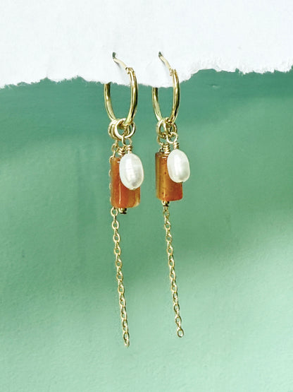 עגילי מיה | עגילי חישוק שלושה תליונים- קארניליאן ורוד