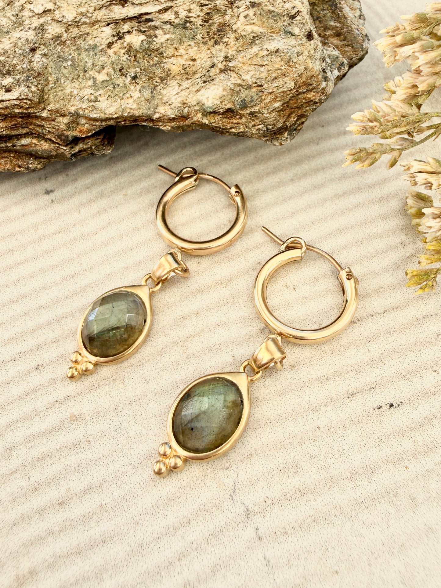 עגילי תומר | עגילי חישוק לברדורייט