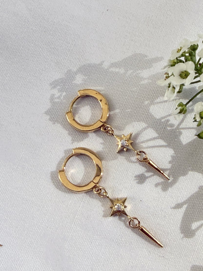 עגילי סהר זהב |  כוכב משובץ ושפיץ