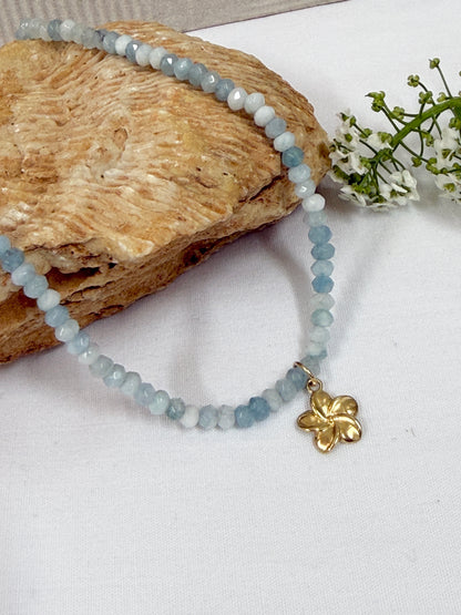 שרשרת אלמוג | צ'וקר אקוומרין ותליון פרח