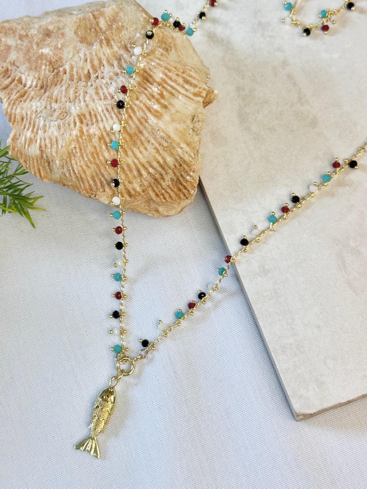 שרשרת סתיו | תליון דג מוזהב צבעוני