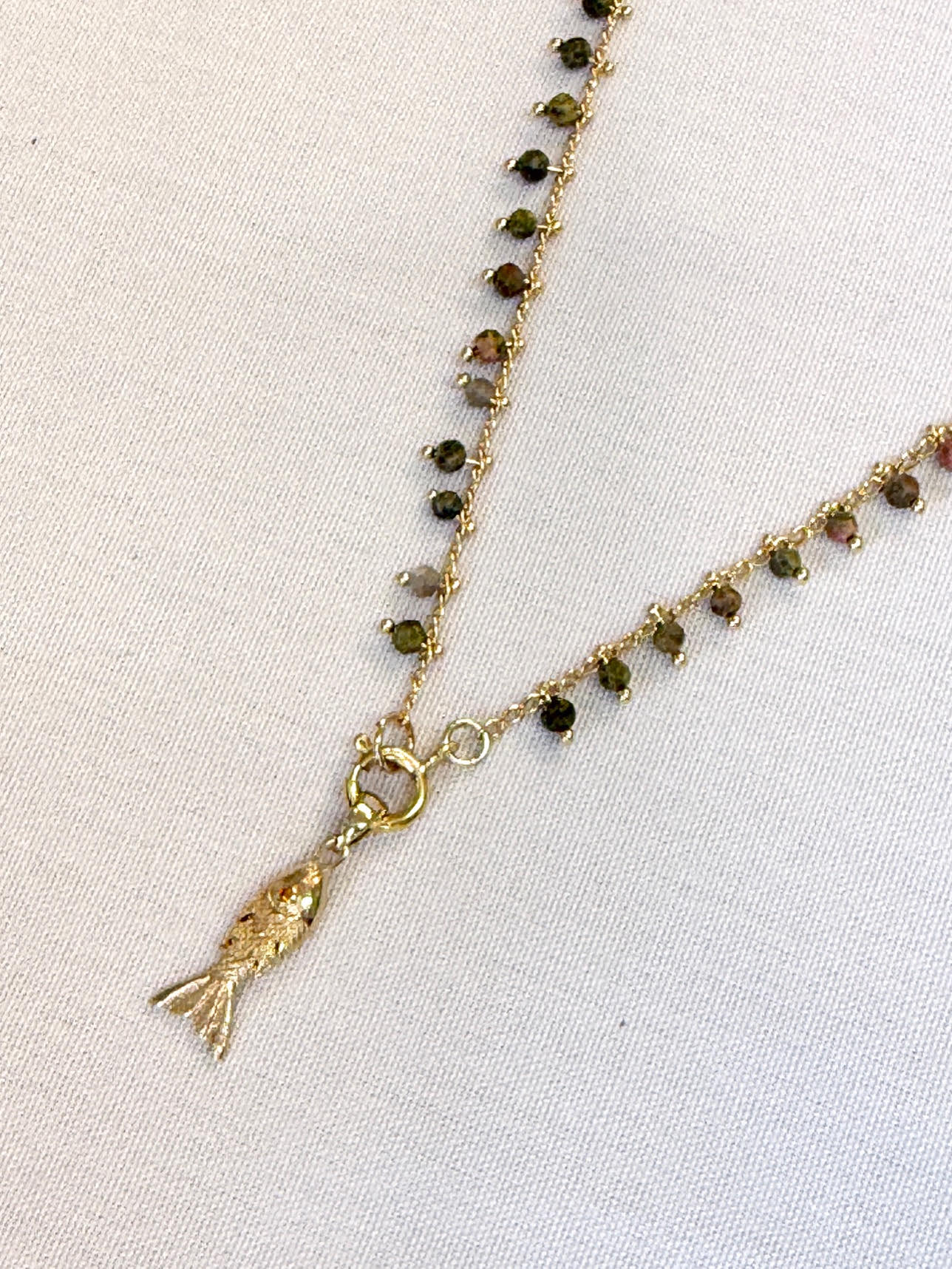 שרשרת סתיו | תליון דג מוזהב ירוק