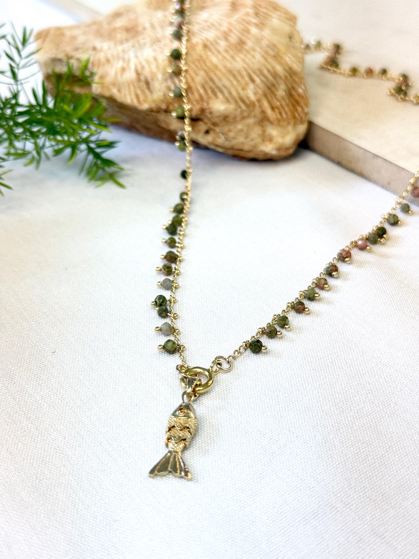 שרשרת סתיו | גווני חום ירוק תליון דג זהב